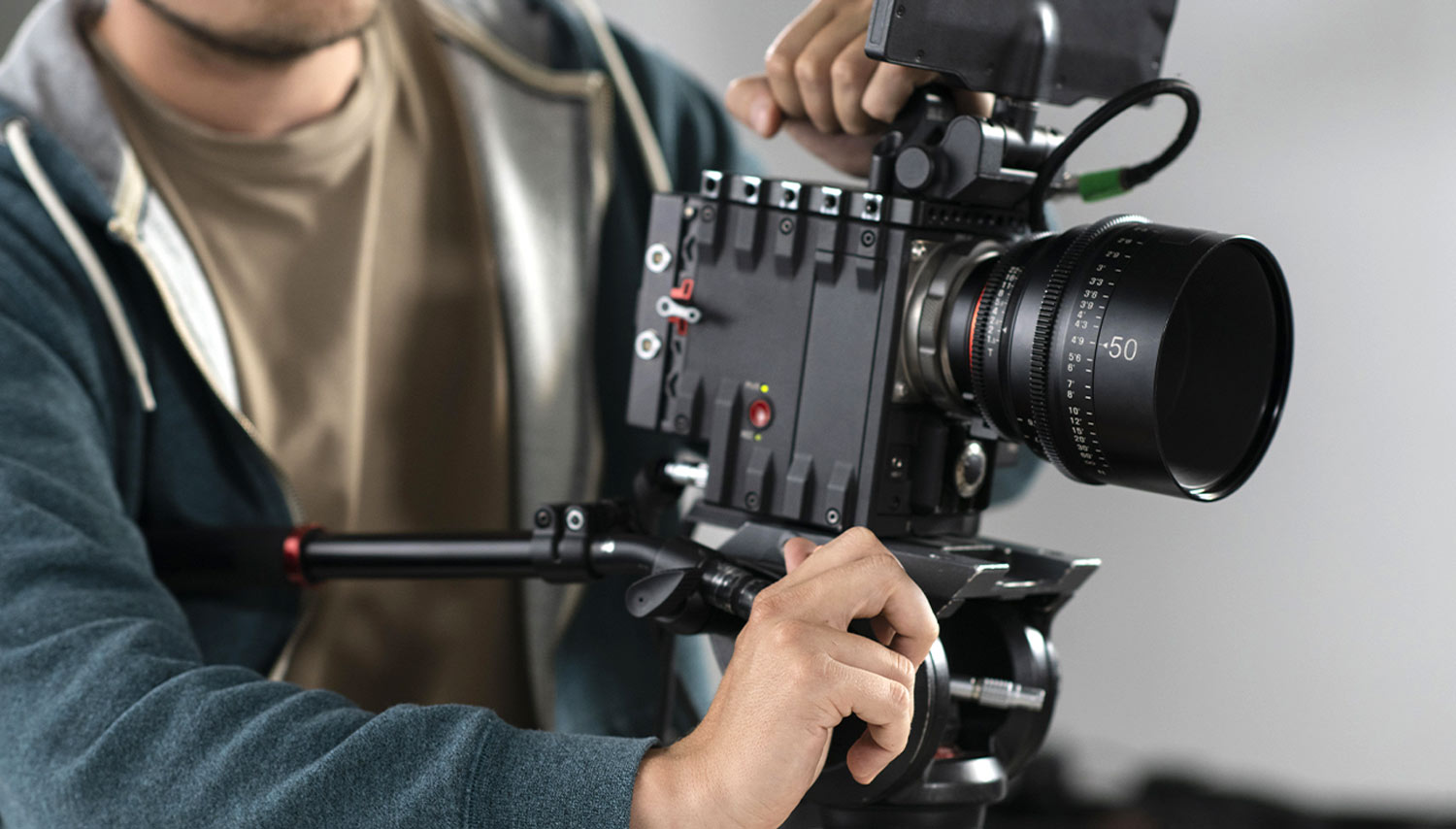 Person that uses a video camera